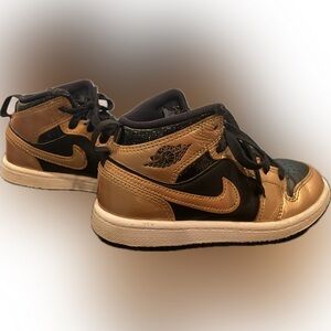 Nike Air Jordan 1 Retro Boys' Sneakers Size 13C Black/Gold High Top